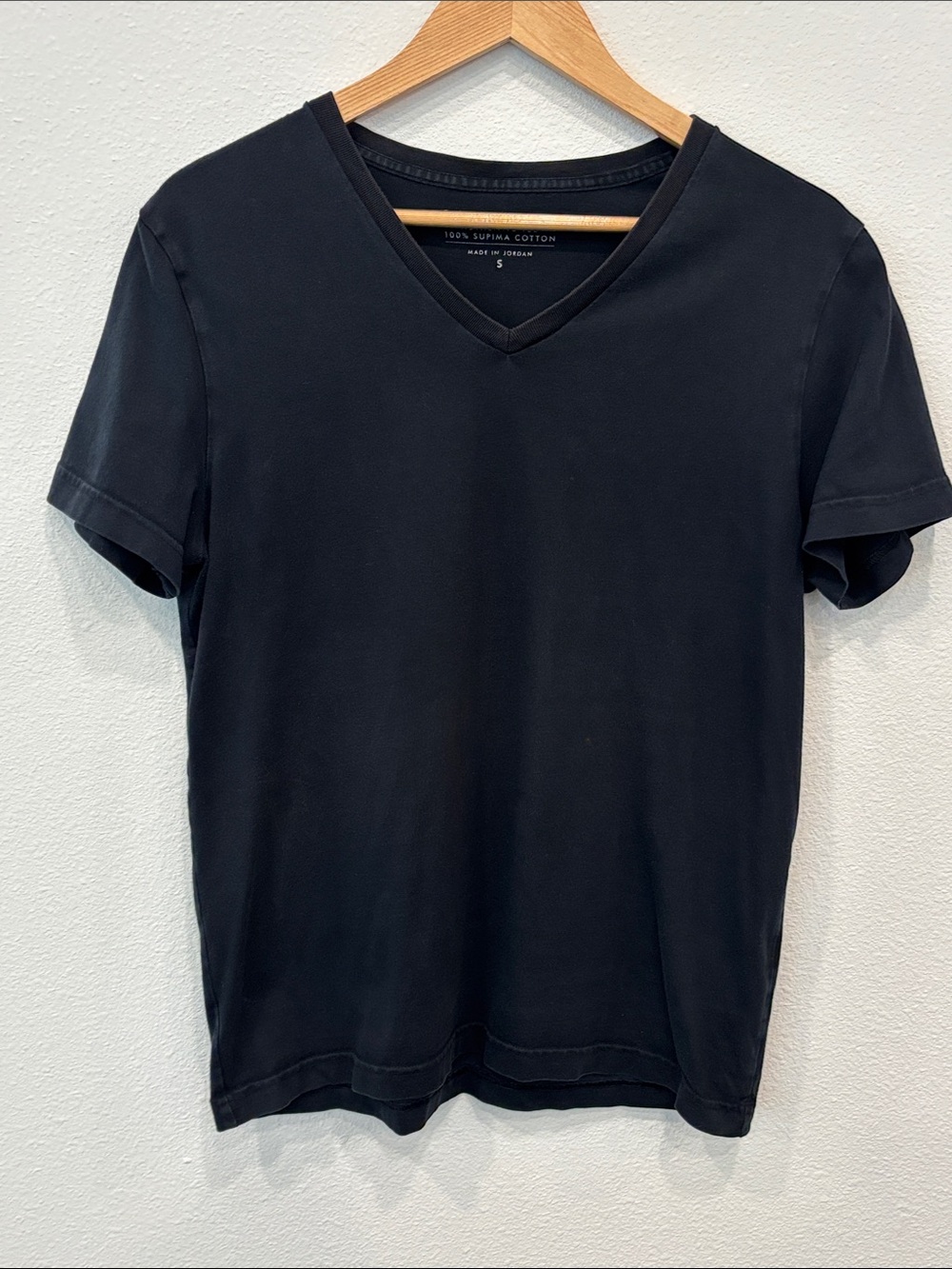 Banana Republic Classic Men’s Supima Cotton Black V-Neck Tee Size S